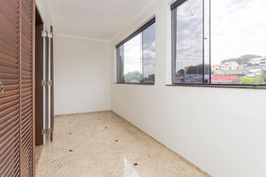 Varanda do Quarto 4 de casa à venda com 5 quartos, 345m² em Jardim das Flores, São Paulo