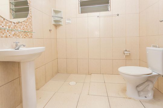 Casa 2 - Banheiro social de casa à venda com 5 quartos, 345m² em Jardim das Flores, São Paulo