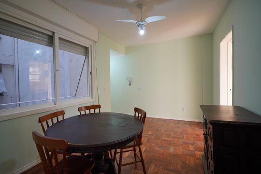 Sala de apartamento para alugar com 1 quarto, 40m² em Centro Histórico, Porto Alegre