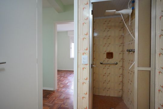 Banheiro de apartamento para alugar com 1 quarto, 40m² em Centro Histórico, Porto Alegre