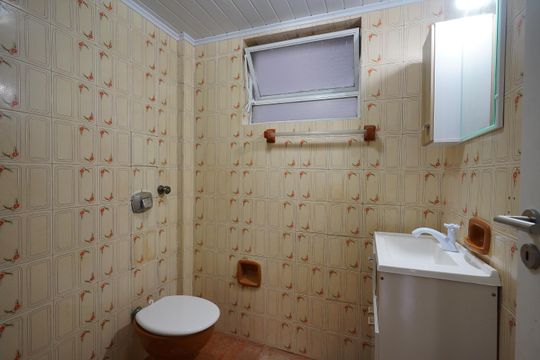 Banheiro de apartamento para alugar com 1 quarto, 40m² em Centro Histórico, Porto Alegre