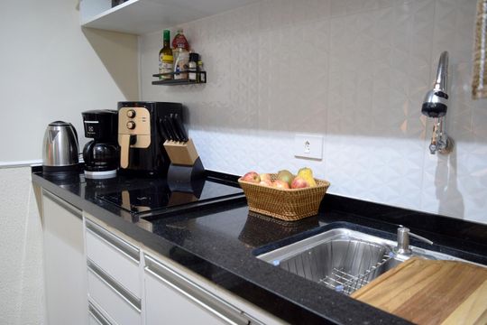 Cozinha de apartamento para alugar com 1 quarto, 50m² em Pinheiros, São Paulo