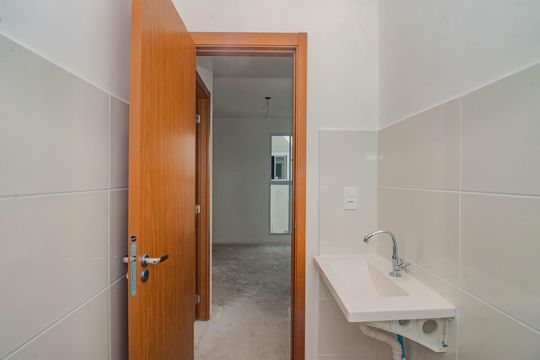 Banheiro de apartamento para alugar com 2 quartos, 36m² em Rubem Berta, Porto Alegre