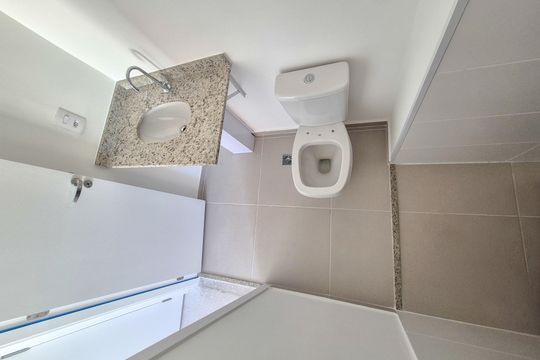 Banheiro de apartamento à venda com 1 quarto, 24m² em Vila Nova Conceição, São Paulo