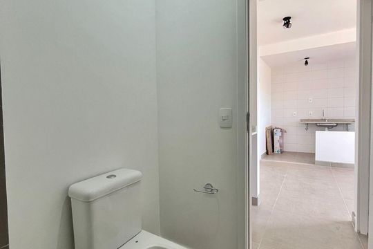 Banheiro de apartamento para alugar com 1 quarto, 33m² em Parque Industrial, Campinas