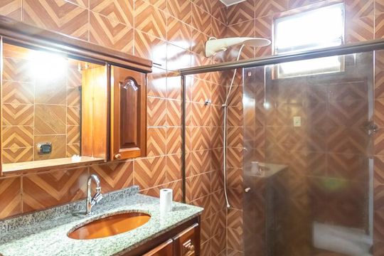 Banheiro de casa para alugar com 2 quartos, 60m² em Irajá, Rio de Janeiro