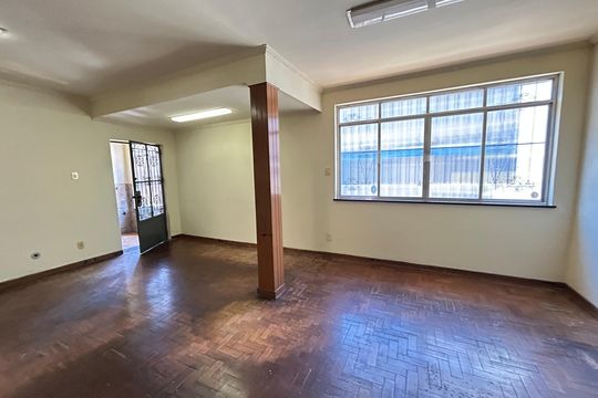Sala de casa à venda com 4 quartos, 220m² em Quintino Bocaiúva, Rio de Janeiro