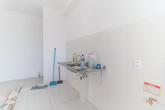 Cozinha de apartamento para alugar com 2 quartos, 46m² em Vila Perracini, Poá