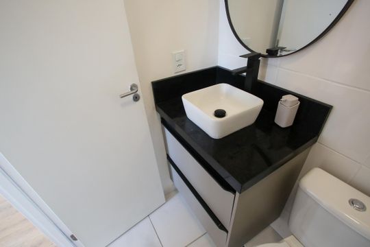 Banheiro de apartamento à venda com 2 quartos, 43m² em Anil, Rio de Janeiro