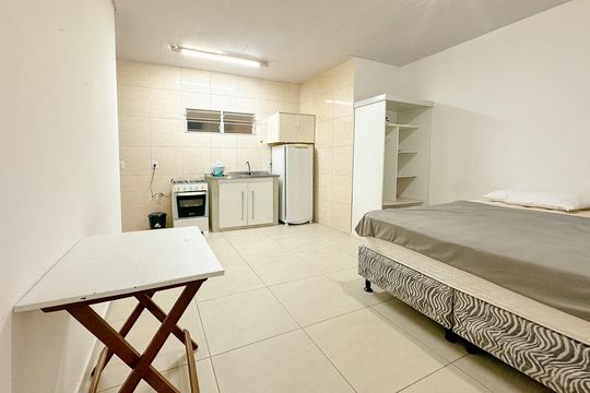 Sala/Quarto de kitnet/studio para alugar com 1 quarto, 25m² em Canasvieiras, Florianópolis