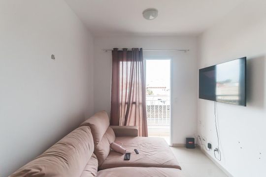 Sala de apartamento para alugar com 2 quartos, 52m² em Biritiba, Poá