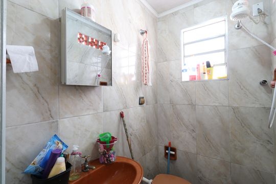 Banheiro de casa à venda com 3 quartos, 120m² em Vila Anastácio, São Paulo