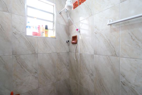 Banheiro de casa à venda com 3 quartos, 120m² em Vila Anastácio, São Paulo