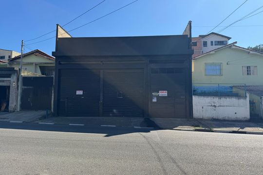 Fachada de casa para alugar com 2 quartos, 380m² em Rochdale, Osasco