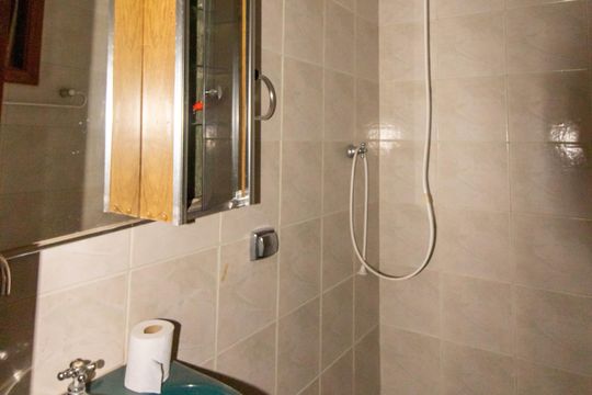Banheiro de Serviço de casa de condomínio à venda com 5 quartos, 450m² em Portal dos Gramados, Guarulhos
