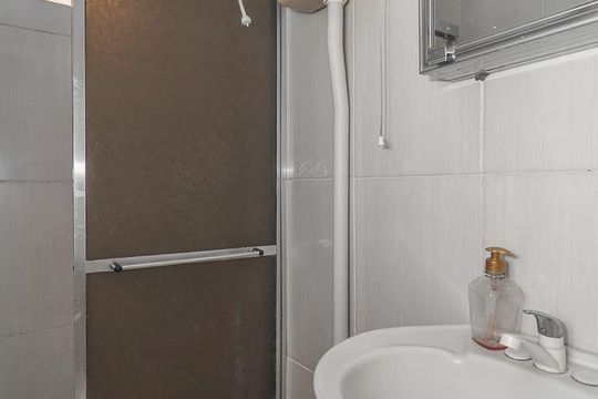 Banheiro de apartamento para alugar com 2 quartos, 41m² em Rubem Berta, Porto Alegre