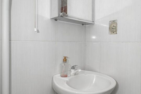 Banheiro de apartamento para alugar com 2 quartos, 41m² em Rubem Berta, Porto Alegre