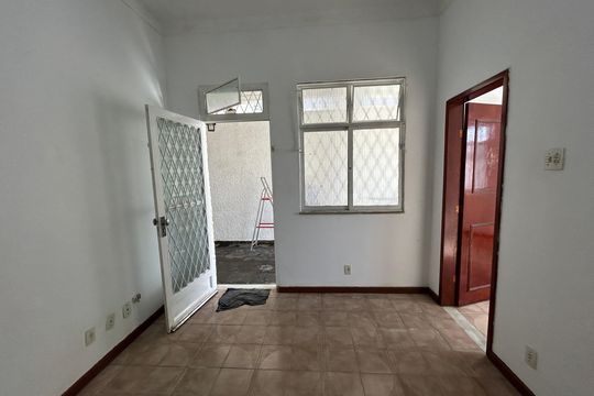 Sala de casa à venda com 4 quartos, 194m² em Vila Valqueire, Rio de Janeiro