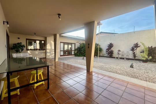 Área externa de casa para alugar com 5 quartos, 391m² em Santa Monica, Florianópolis