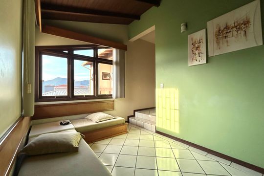 Sala 4 de casa para alugar com 5 quartos, 391m² em Santa Monica, Florianópolis