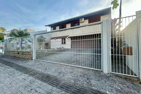 Fachada de casa para alugar com 5 quartos, 391m² em Santa Monica, Florianópolis