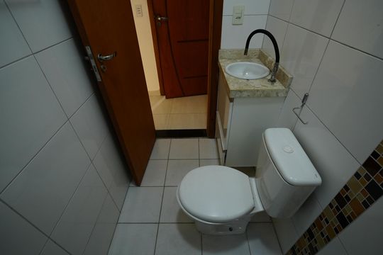 Banheiro Social de apartamento à venda com 2 quartos, 50m² em Jardim Bom Pastor, Santo André