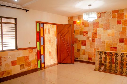 Casa para alugar com 6 quartos, 457m² em Setor Urias Magalhães, Goiânia