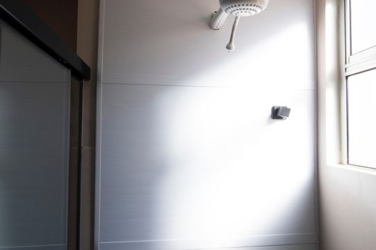 Banheiro social de apartamento à venda com 2 quartos, 50m² em Riacho Fundo Ii - 1a Etapa, Brasília