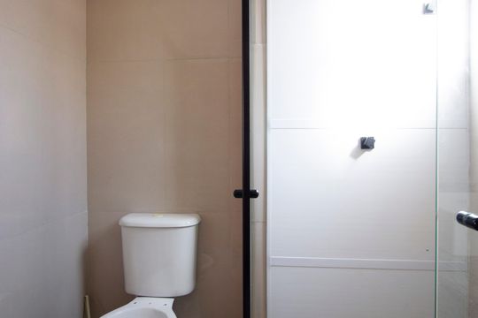 Banheiro social de apartamento à venda com 2 quartos, 50m² em Riacho Fundo Ii - 1a Etapa, Brasília