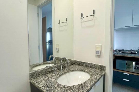 Banheiro de kitnet/studio à venda com 1 quarto, 21m² em Jardim Paulista, São Paulo