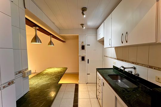 Cozinha de apartamento à venda com 2 quartos, 70m² em Laranjeiras, Rio de Janeiro