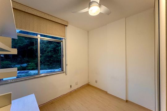 Quarto de apartamento à venda com 2 quartos, 70m² em Laranjeiras, Rio de Janeiro