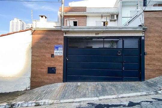 Fachada de casa à venda com 2 quartos, 68m² em Vila Lais, São Paulo