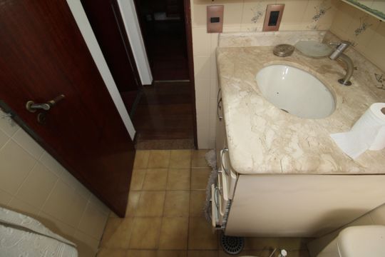 Banheiro de apartamento à venda com 2 quartos, 72m² em Vila Amélia, São Paulo