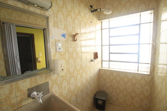 Banheiro 3 de casa à venda com 5 quartos, 220m² em Vila Monumento, São Paulo