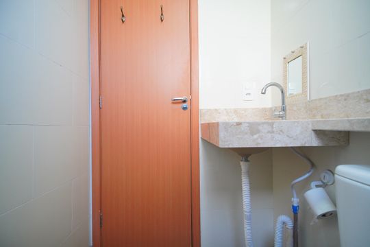 Banheiro de apartamento à venda com 2 quartos, 45m² em Feitoria, São Leopoldo