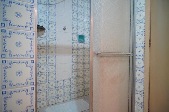 Banheiro Corredor de apartamento à venda com 3 quartos, 87m² em Vila Ipiranga, Porto Alegre