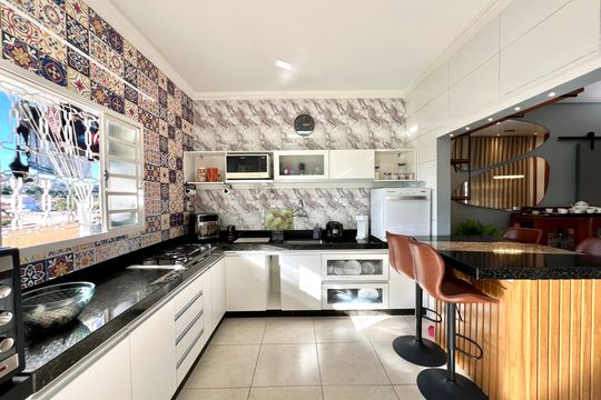 Cozinha de casa à venda com 3 quartos, 320m² em São Benedito, Belo Horizonte