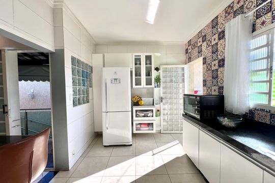 Cozinha de casa à venda com 3 quartos, 320m² em São Benedito, Belo Horizonte