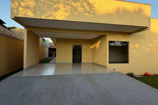 Fachada de casa para alugar com 4 quartos, 400m² em Vila Brasilia, Goiânia