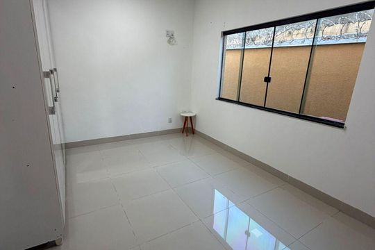 Sala de casa para alugar com 4 quartos, 400m² em Vila Brasilia, Goiânia