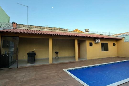 Piscina de casa para alugar com 4 quartos, 400m² em Vila Brasilia, Goiânia