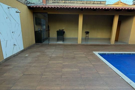 Piscina de casa para alugar com 4 quartos, 400m² em Vila Brasilia, Goiânia