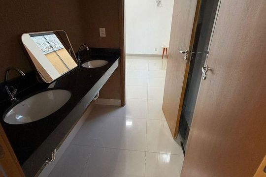 Banheiro de casa para alugar com 4 quartos, 400m² em Vila Brasilia, Goiânia