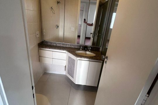 Banheiro de apartamento à venda com 3 quartos, 75m² em Vila Gertrudes, São Paulo