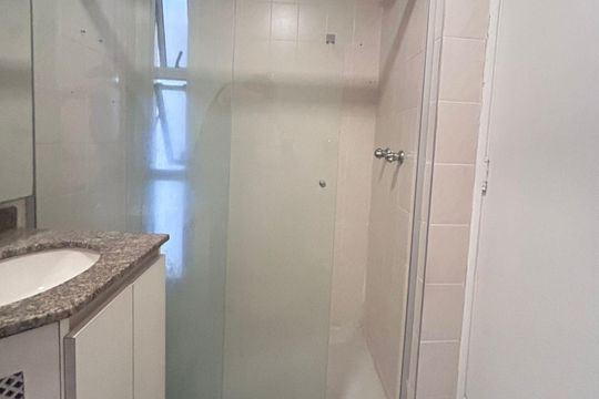Banheiro de apartamento à venda com 3 quartos, 75m² em Vila Gertrudes, São Paulo