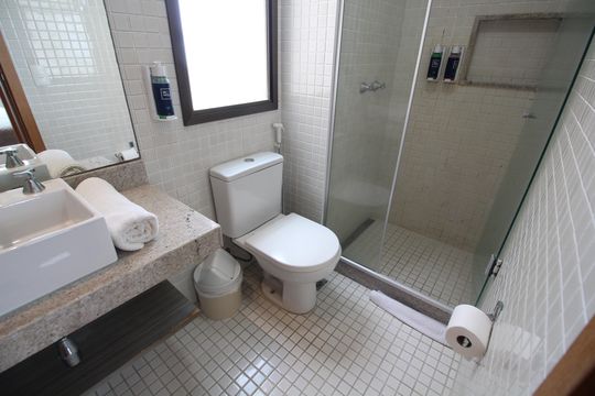 Banheiro de kitnet/studio à venda com 1 quarto, 43m² em Jacarepaguá, Rio de Janeiro