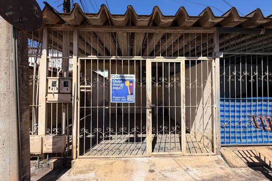 Fachada de casa para alugar com 2 quartos, 52m² em Jardim América, Goiânia