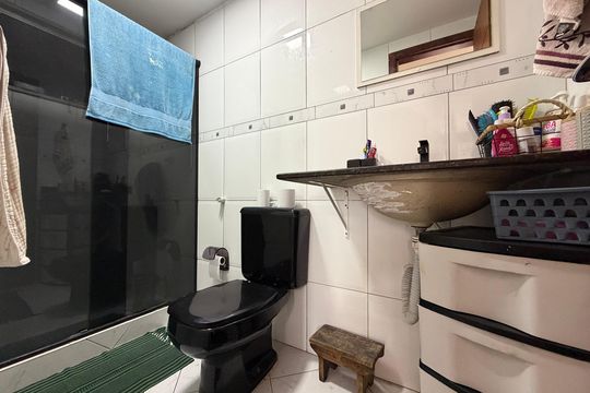 Banheiro  de apartamento à venda com 2 quartos, 64m² em Taquara, Rio de Janeiro