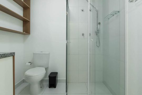Banheiro de apartamento para alugar com 1 quarto, 27m² em Brooklin, São Paulo